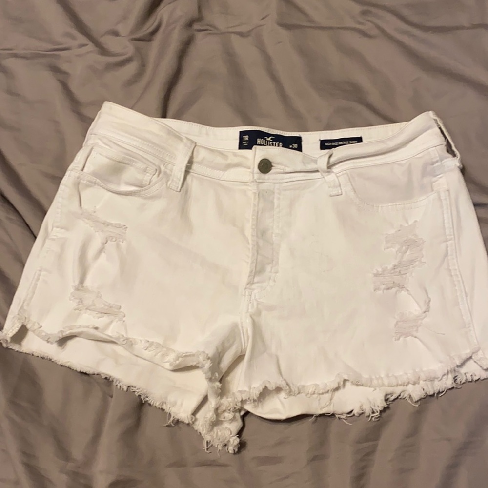 NWOT white AE shorts